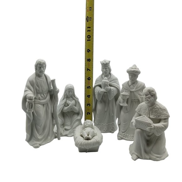 Vintage Nativity of Holy Family and Wise men Set, 6 Pieces in White Bisque - Picture 6 of 7
